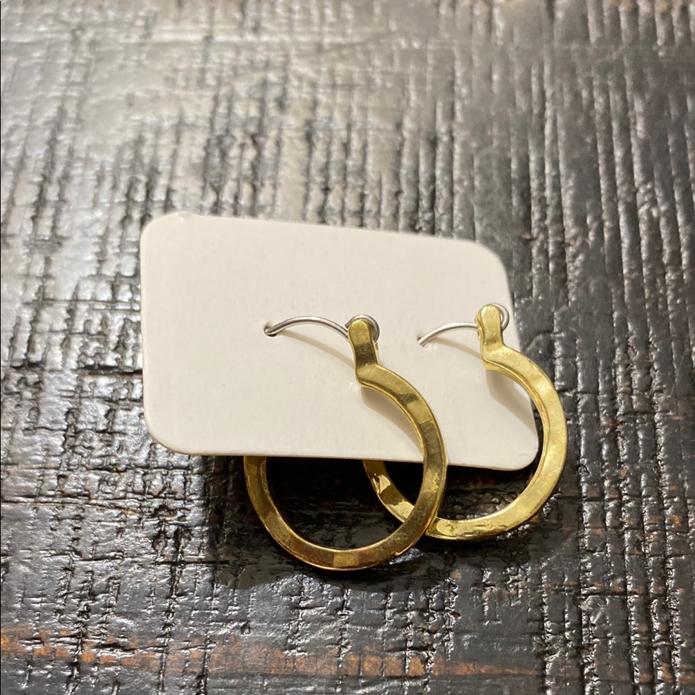 Classic Nwot Hammered Gold Tone Hoop Earrings!